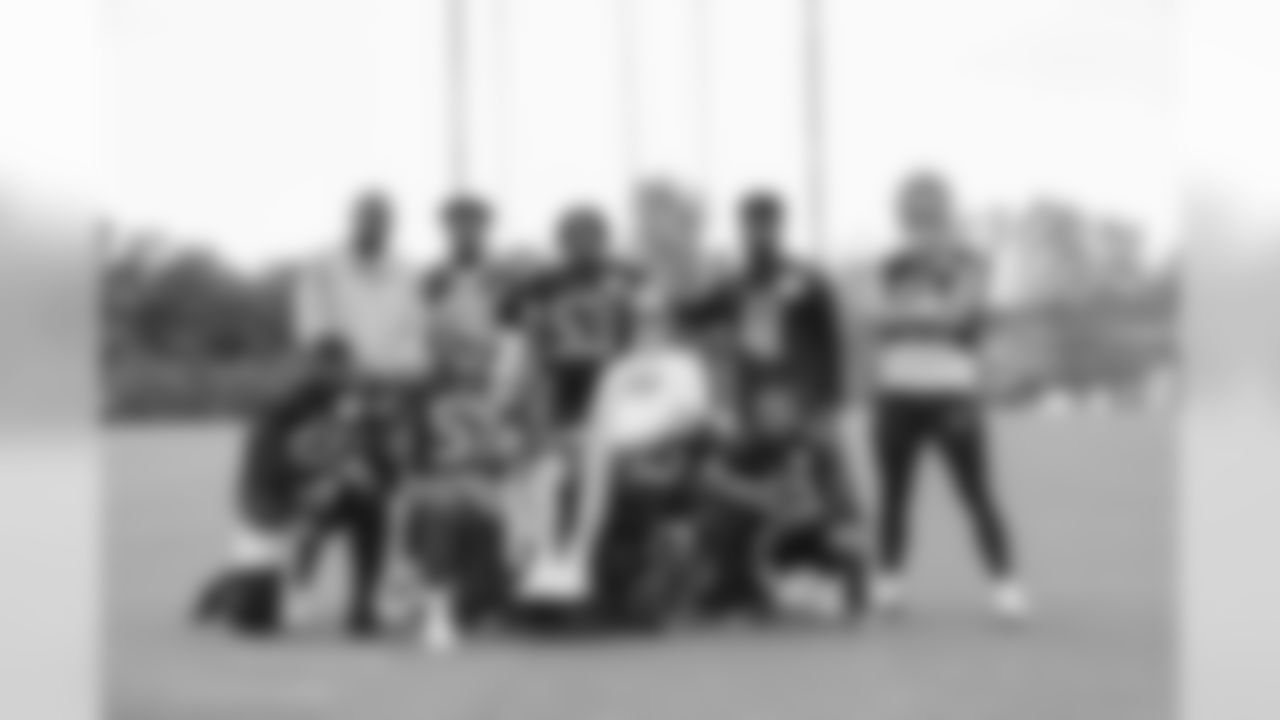 NASHVILLE, TN - JUNE 12, 2019 - Linebackers group photo with Tim Shaw during OTA practice in Nashville, TN. Photo By Donald Page/Tennessee Titans