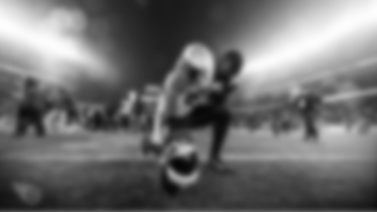 FOXBOROUGH, MA - JANUARY 04, 2020 - Tight end Jonnu Smith #81 of the Tennessee Titans kneels after the wildcard playoff game between the Tennessee Titans and the New England Patriots at Gillette Stadium in Foxborough, MA. Photo By Donald Page/Tennessee Titans