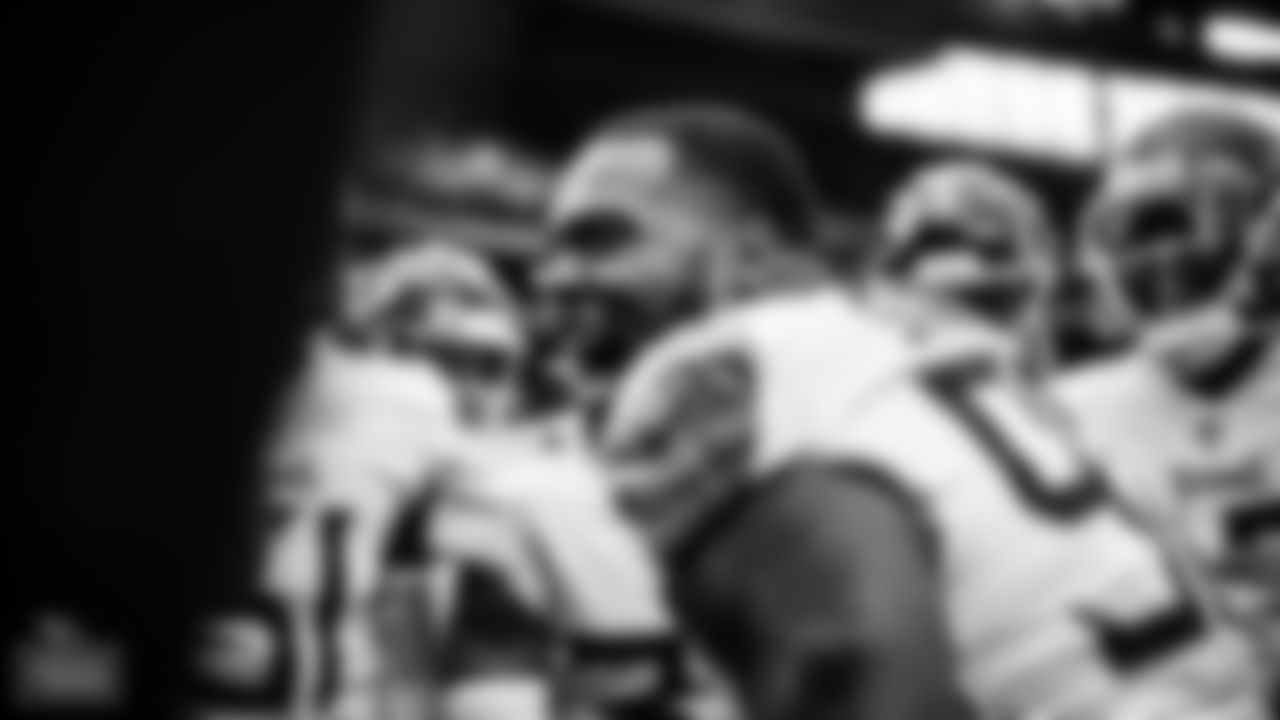 Defensive lineman Jeffery Simmons #98 of the Tennessee Titans in team huddle before the game between the Tennessee Titans and the Houston Texans at NRG Stadium on October 30, 2022 in Houston, TX. Photo By Cameron Faulkner/Tennessee Titans
