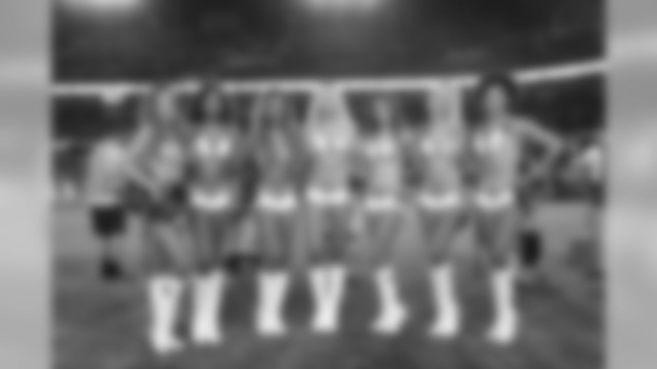 titans2018bucscheer244484