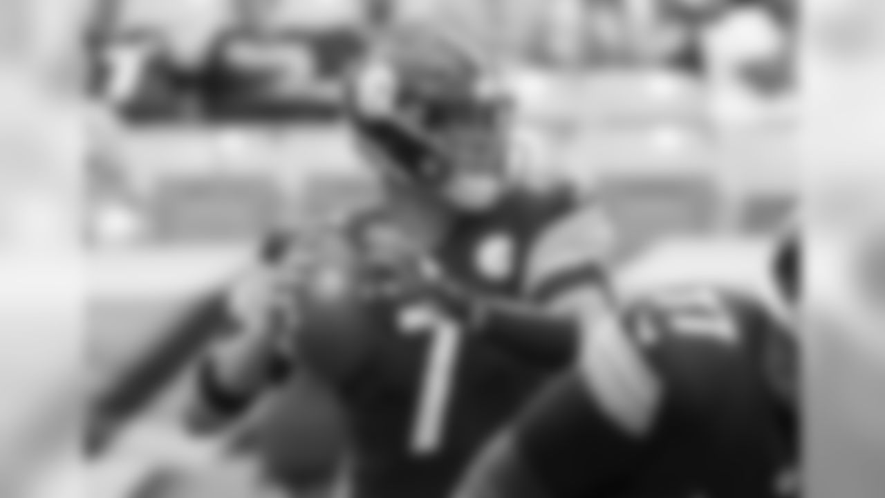 Pittsburgh Steelers quarterback Ben Roethlisberger (7) passes in the first quarter of an NFL preseason football game against the Tennessee Titans, Saturday, Aug. 25, 2018, in Pittsburgh. (AP Photo/Fred Vuich)