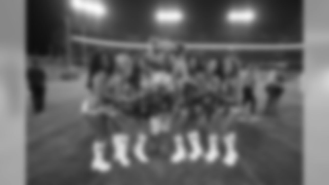 titans2018bucscheer244486