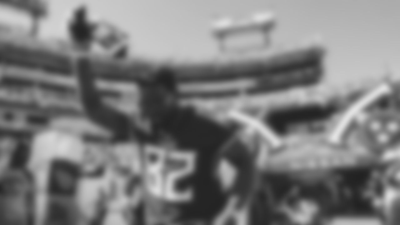 The Tennessee Titans and the Indianapolis Colts play at Nissan Stadium on October 23, 2022 in Nashville, TN Photo By \03384853/Tennessee Titans