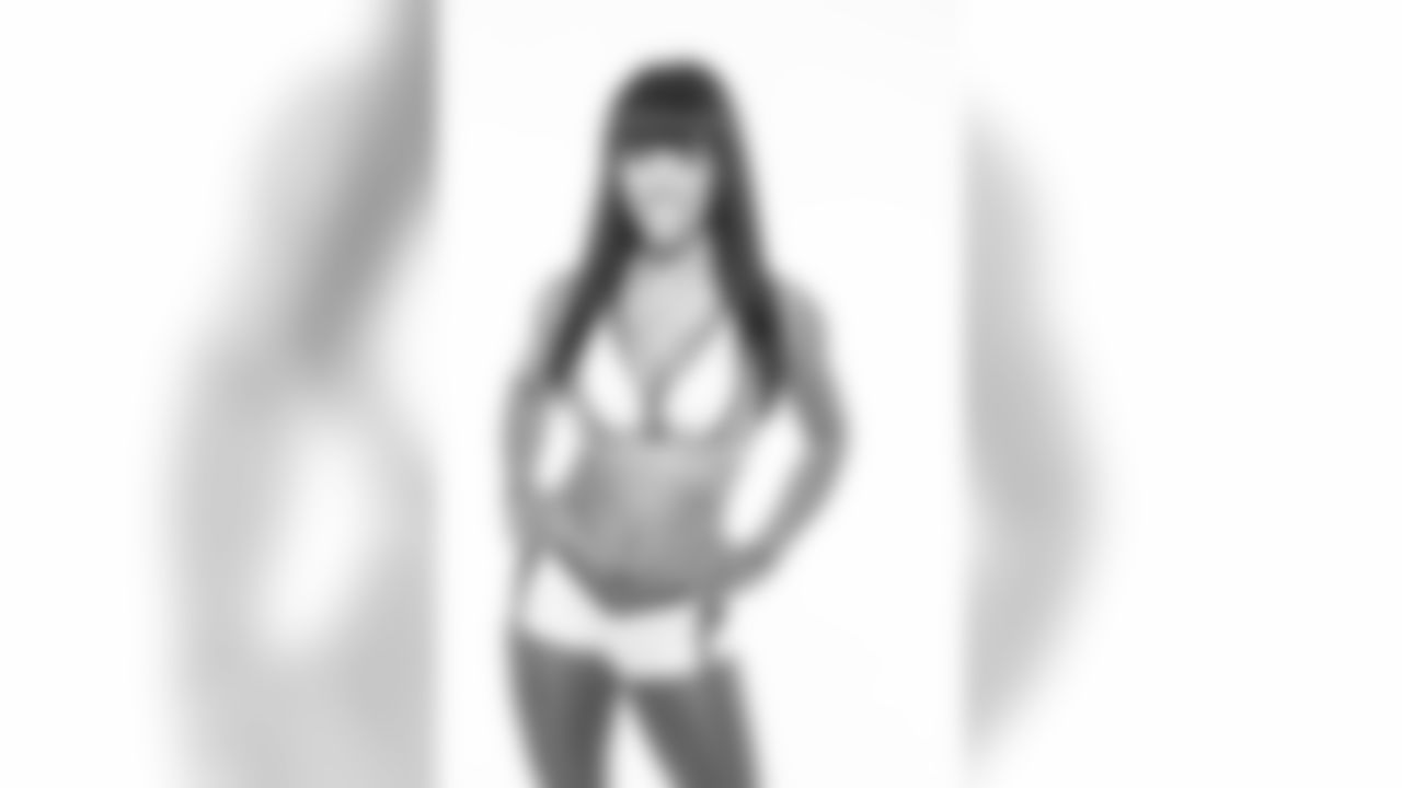 erica2018cheer70125