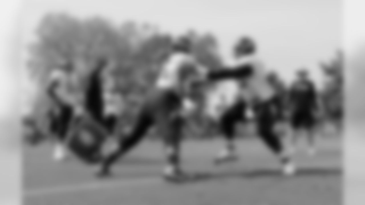 Tennessee Titans offensive guards Xavier Su'a-Filo, center, and Kevin Pamphile run a drill during NFL football training camp Monday, July 30, 2018, in Nashville, Tenn. (AP Photo/Mark Humphrey)