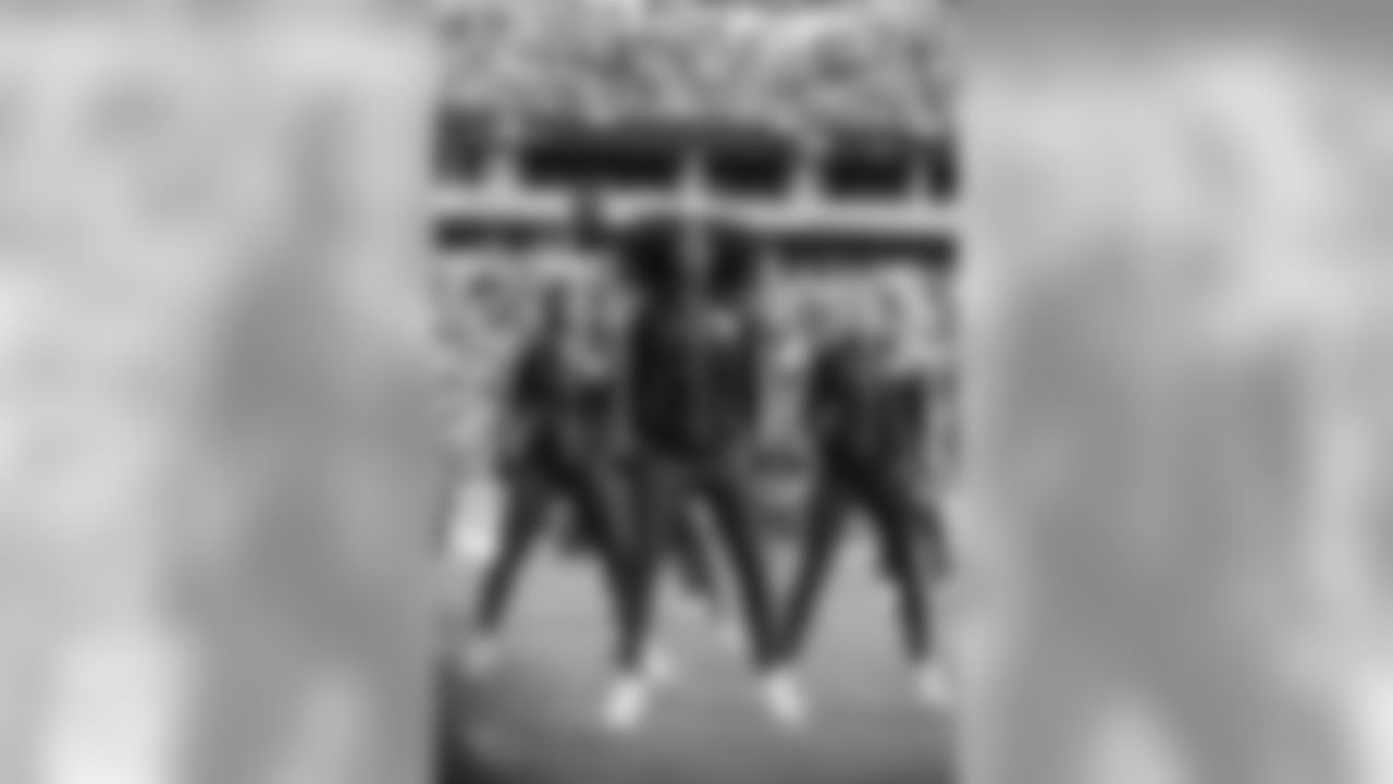 NASHVILLE, TN - DECEMBER 15, 2019 - Tennessee Titan Cheerleaders perform cheer routine during the game between the Tennessee Titans and the Houston Texans at Nissan Stadium in Nashville, TN. Photo By Alison P. McNabb/Tennessee Titans