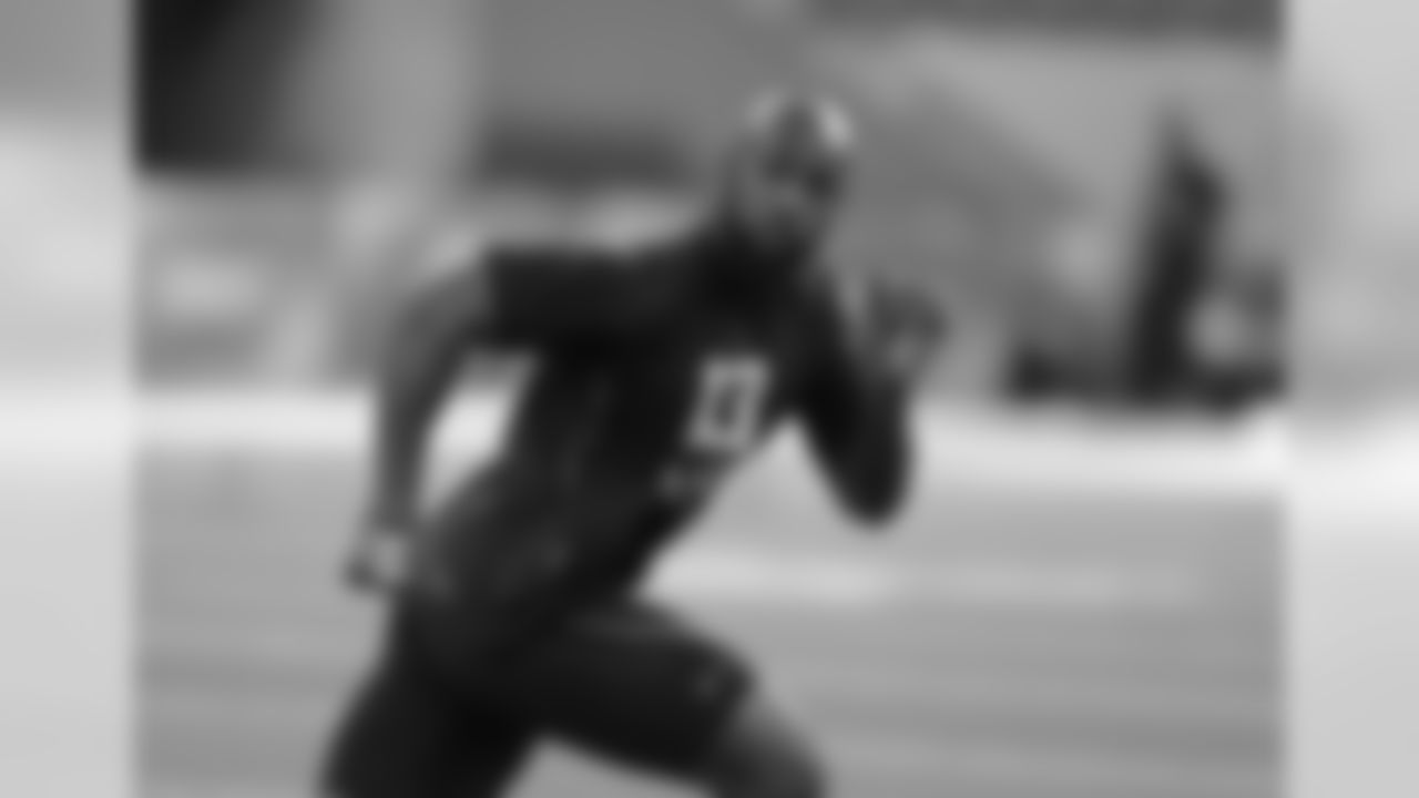 Alabama linebacker Rashaan Evans runs a drill during the NFL football scouting combine, Sunday, March 4, 2018, in Indianapolis. (AP Photo/Darron Cummings)