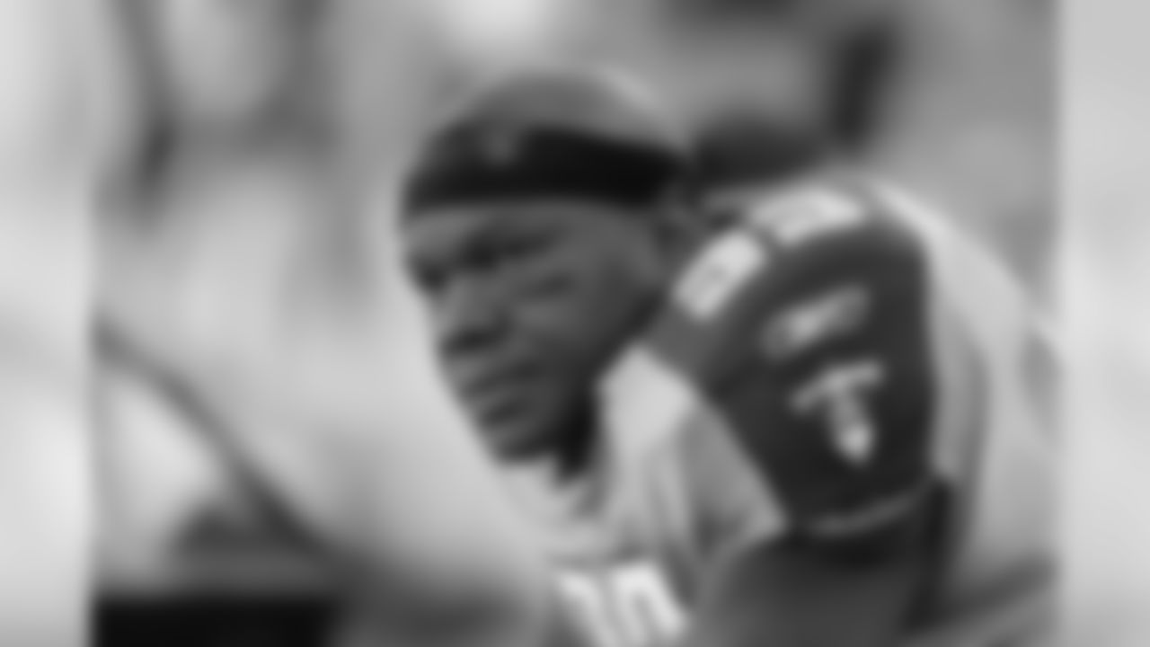 Tennessee Titans linebacker Keith Bulluck is shown while playing against the Jacksonville Jaguarsin the first quarter of an NFL football game in Nashville, Tenn., Sunday, Nov. 1, 2009. (AP Photo/Wade Payne)