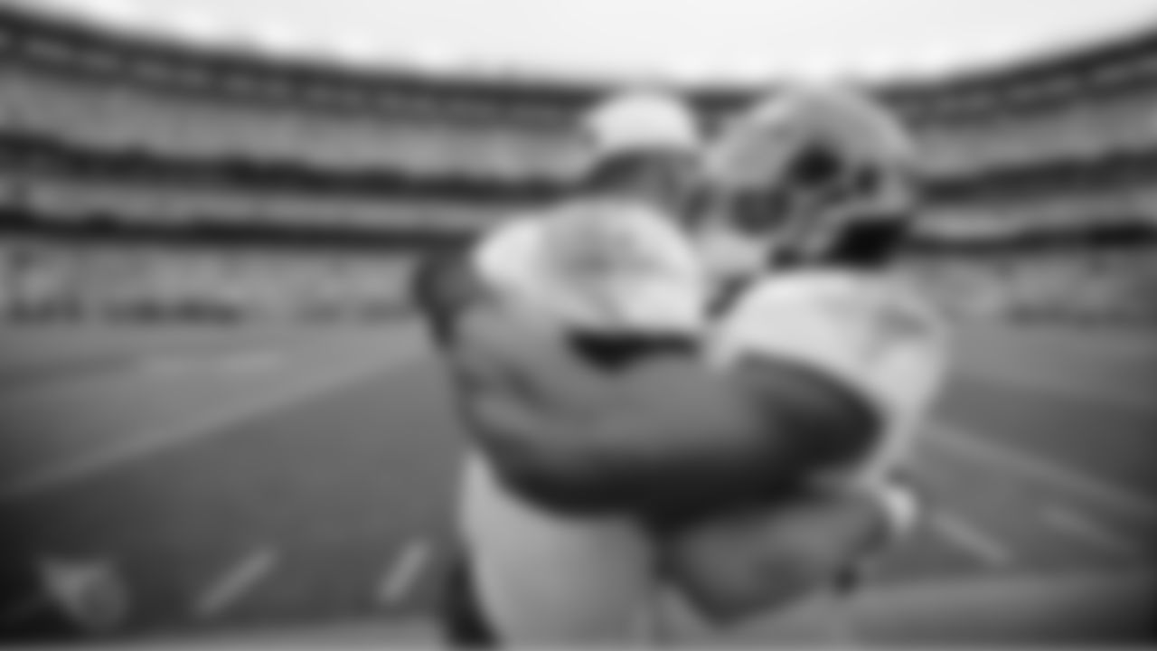 CLEVELAND, OH - SEPTEMBER 08, 2019 - Quarterback Marcus Mariota #8 of the Tennessee Titans and Running back David Fluellen #32 of the Tennessee Titans during the Tennessee Titans game against the Cleveland Browns at FirstEnergy Stadium in Cleveland, OH. Photo By Donald Page/Tennessee Titans