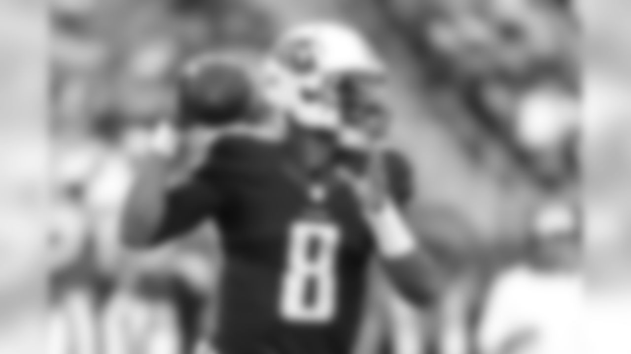 Tennessee Titans quarterback Marcus Mariota (8) looks to pass during the second half of an NFL football game against the Tampa Bay Buccaneers, Sunday, Sept. 13, 2015, in Tampa, Fla. (AP Photo/Brian Blanco)