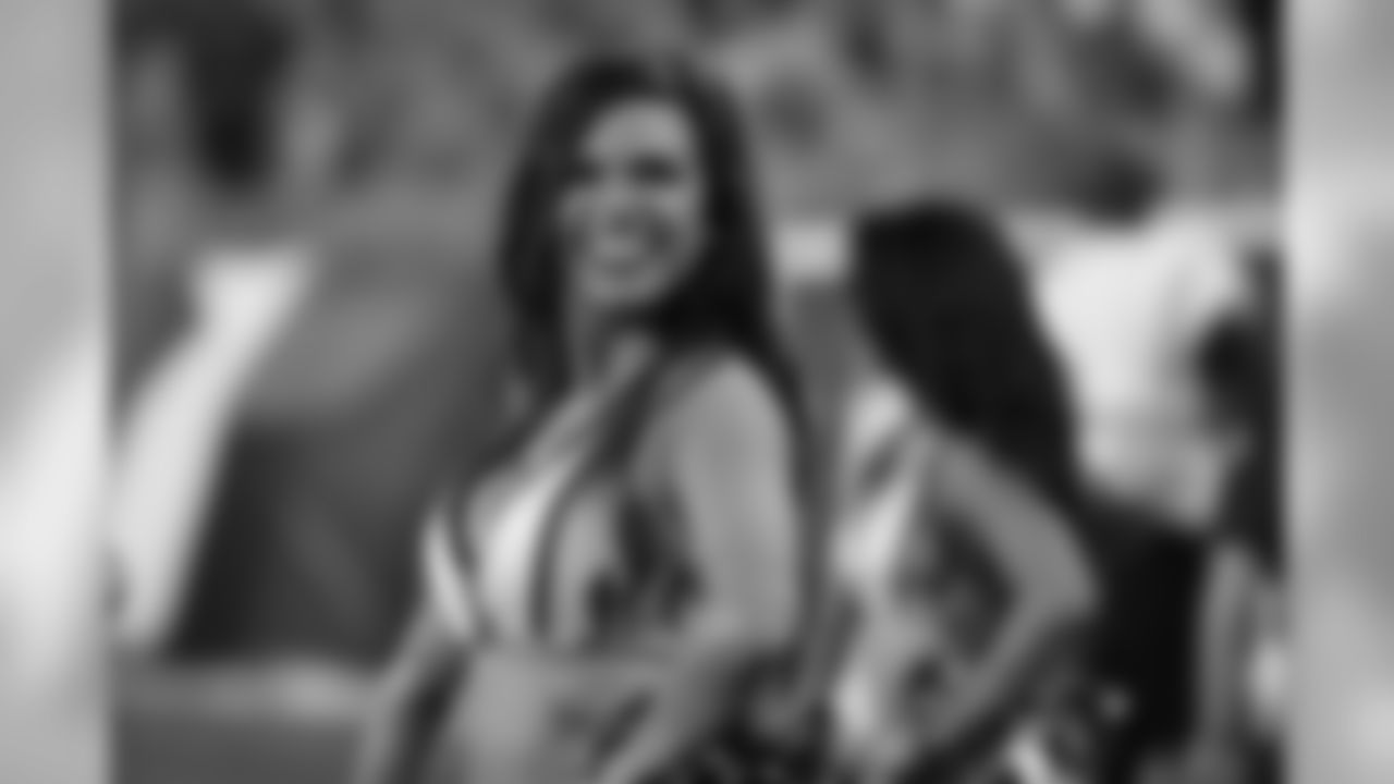 titans2018bucscheer244478
