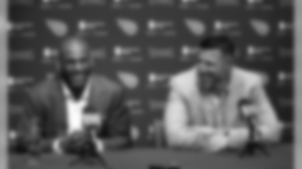 Alabama linebacker Rashaan Evans, left, laughs with Tennessee Titans head coach Mike Vrabel at a news conference Friday, April 27, 2018, in Nashville, Tenn. Evans is the Titans' top pick in the NFL football draft. (AP Photo/Wade Payne)