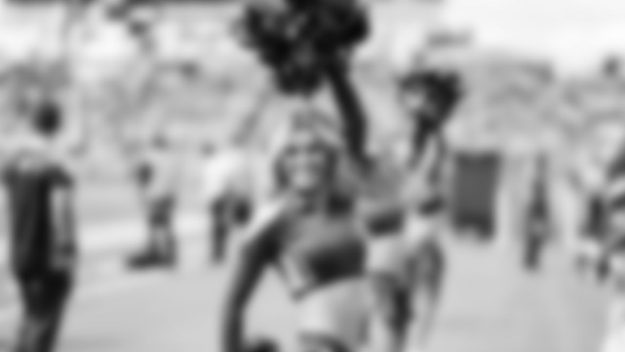 Tennessee Titans Cheerleaders during the game between the Tennessee Titans and the Cincinnati Bengals at Nissan Stadium on October 01, 2023 in Nashville, TN. Photo By Kaitlyn Hungerford/Tennessee Titans