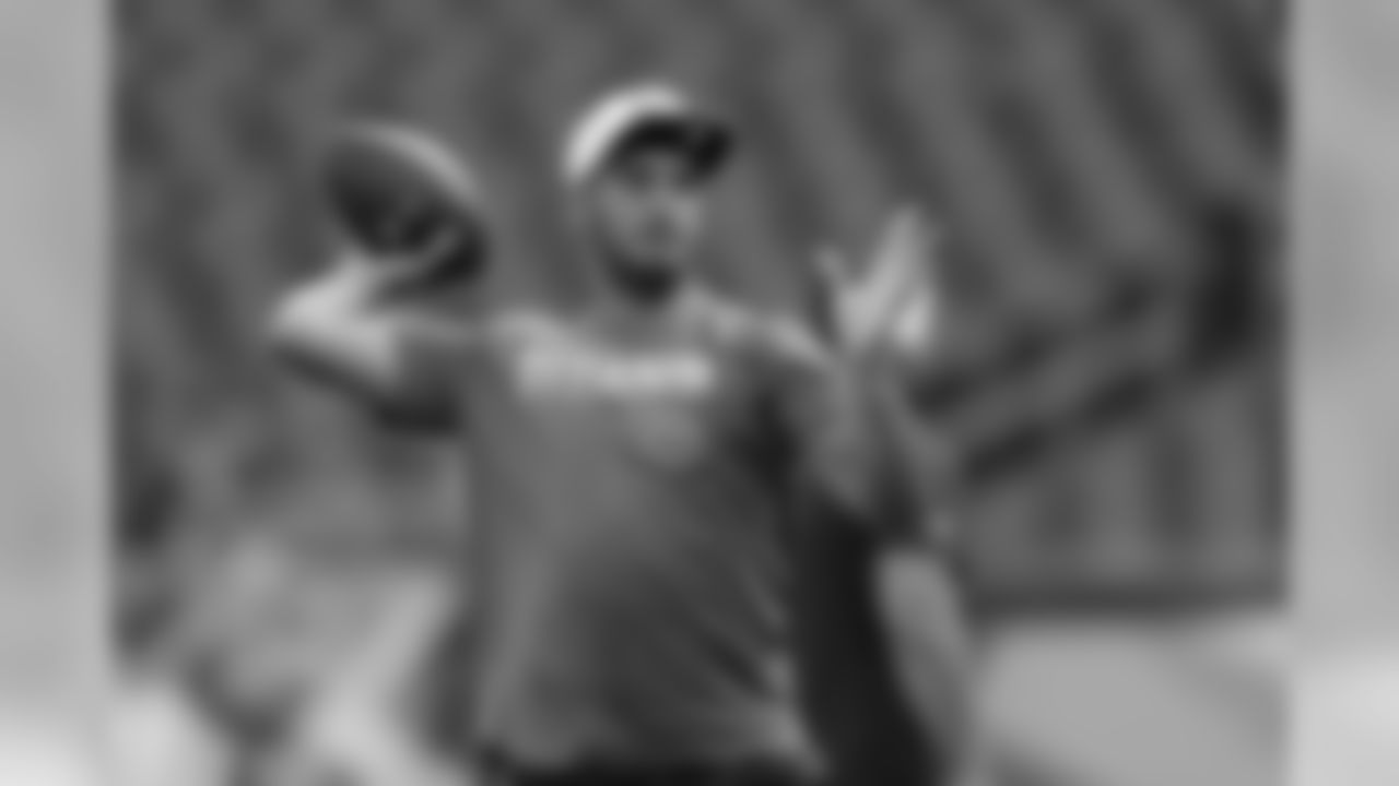 Tennessee Titans' Marcus Mariota warms up before a preseason NFL football game against the Philadelphia Eagles, Thursday, Aug. 8, 2019, in Philadelphia. (AP Photo/Matt Rourke)