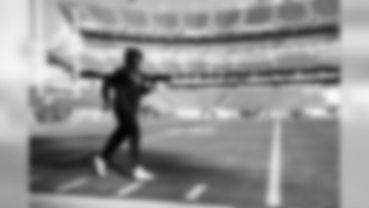 Tennessee Titans quarterback Marcus Mariota (8) jogs on the field prior to an NFL football game against the Washington Redskins, Saturday, Dec. 22, 2018 in Nashville, TN. (Aaron Doster via AP)