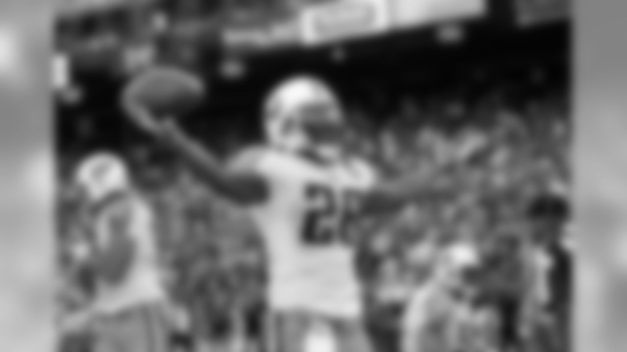 The Tennessee Titans improved to 2-6 with a 34-27 victory against the San Francisco 49ers at Candlestick Park on Sunday, Nov. 8, 2009.