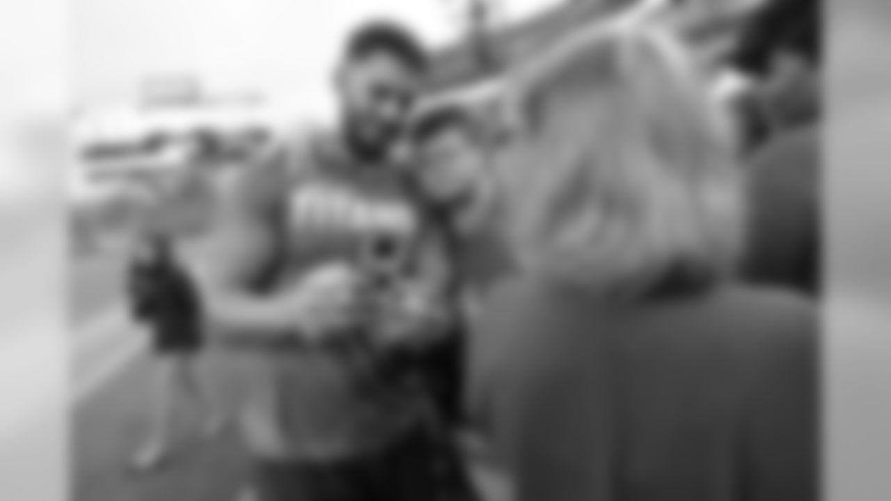 Tennessee Titans quarterback Marcus Mariota poses for photos with fans before a preseason NFL football game against the Pittsburgh Steelers Sunday, Aug. 25, 2019, in Nashville, Tenn. (AP Photo/Mark Zaleski)