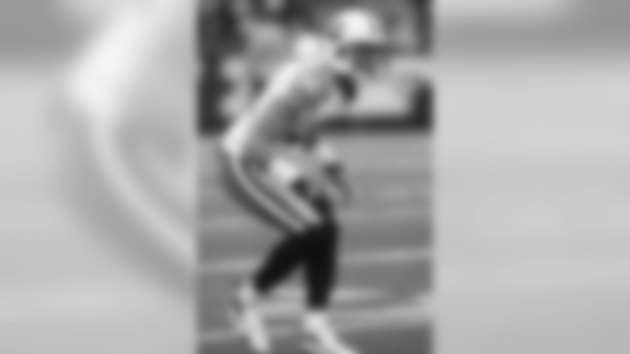 The Titans found Cortland Finnegan in the seventh round at the 215th overall spot.