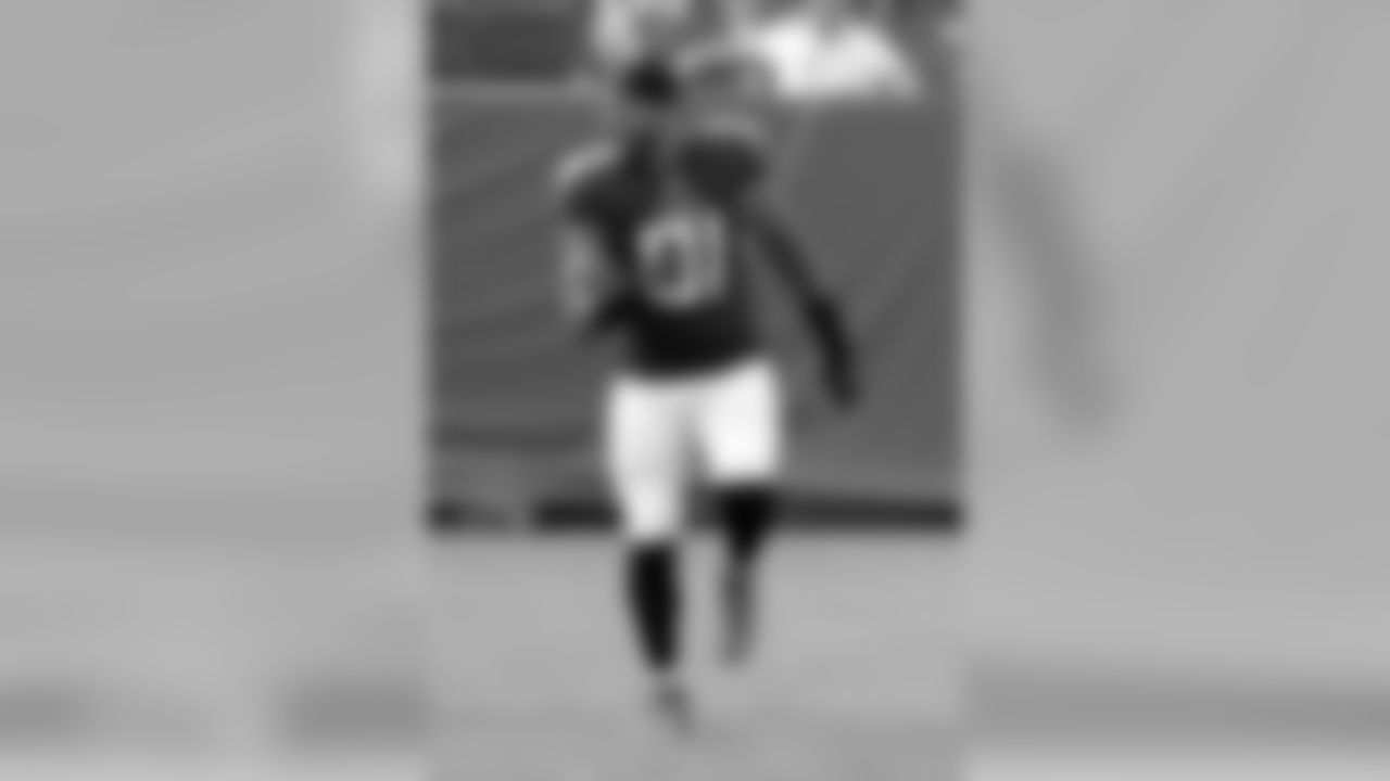Tennessee Titans linebacker Derrick Morgan warms up before a preseason NFL football game against the Tampa Bay Buccaneers Saturday, Aug. 18, 2018, in Nashville, Tenn. (AP Photo/Mark Zaleski)