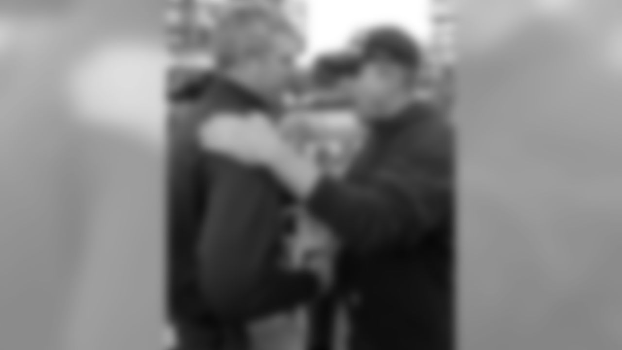 New Orleans Saints head coach Sean Payton, right, shakes hands with Tennessee Titans head coach Mike Munchak after the Saints won 22-17 in an NFL football game on Sunday, Dec. 11, 2011, in Nashville, Tenn. (AP Photo/Wade Payne)