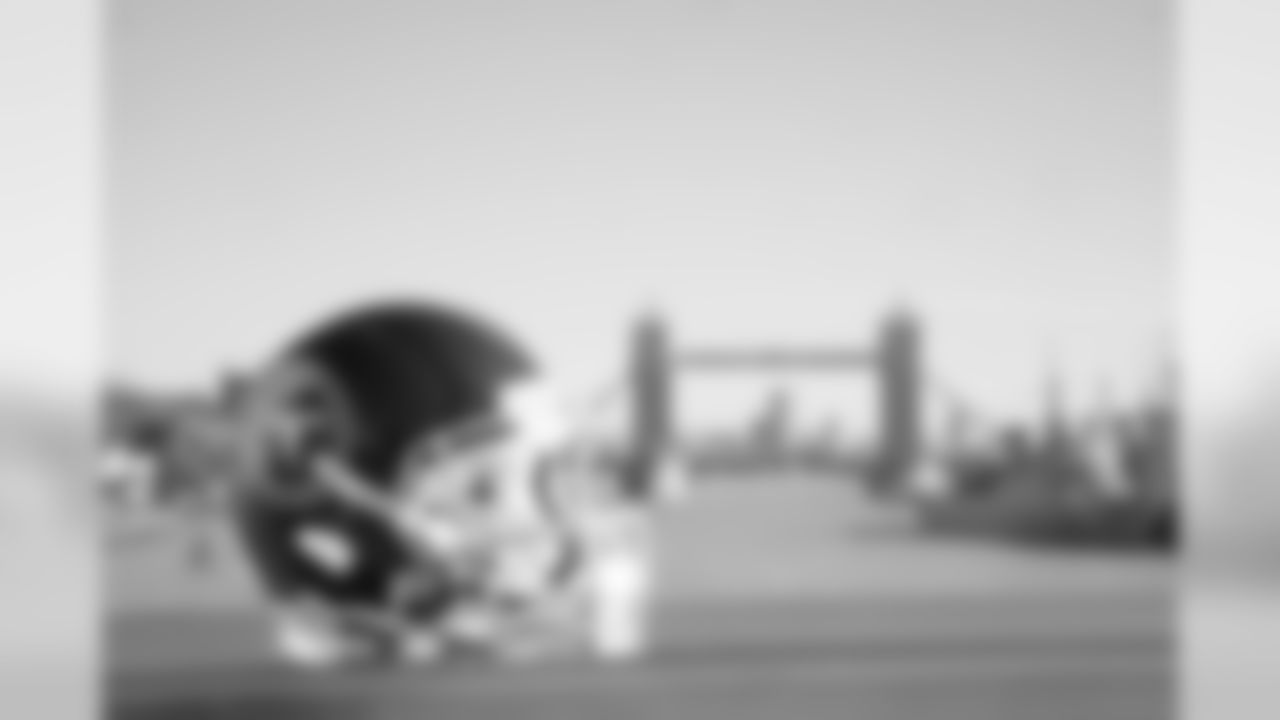 titans2018london-helmet55422