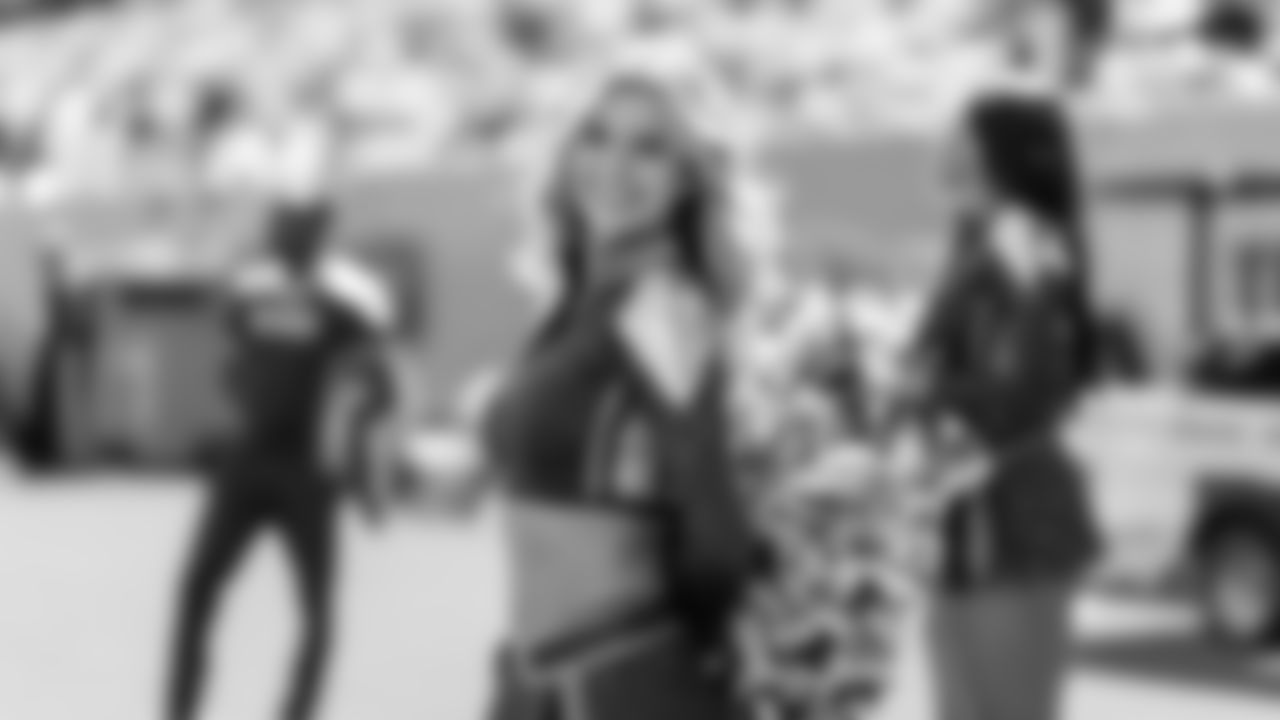 Tennessee Titans Cheerleaders during the game between the Tennessee Titans and the Las Angeles Chargers at Nissan Stadium on September 17, 2023 in Nashville, TN. Photo By Kaitlyn Hungerford/Tennessee Titans