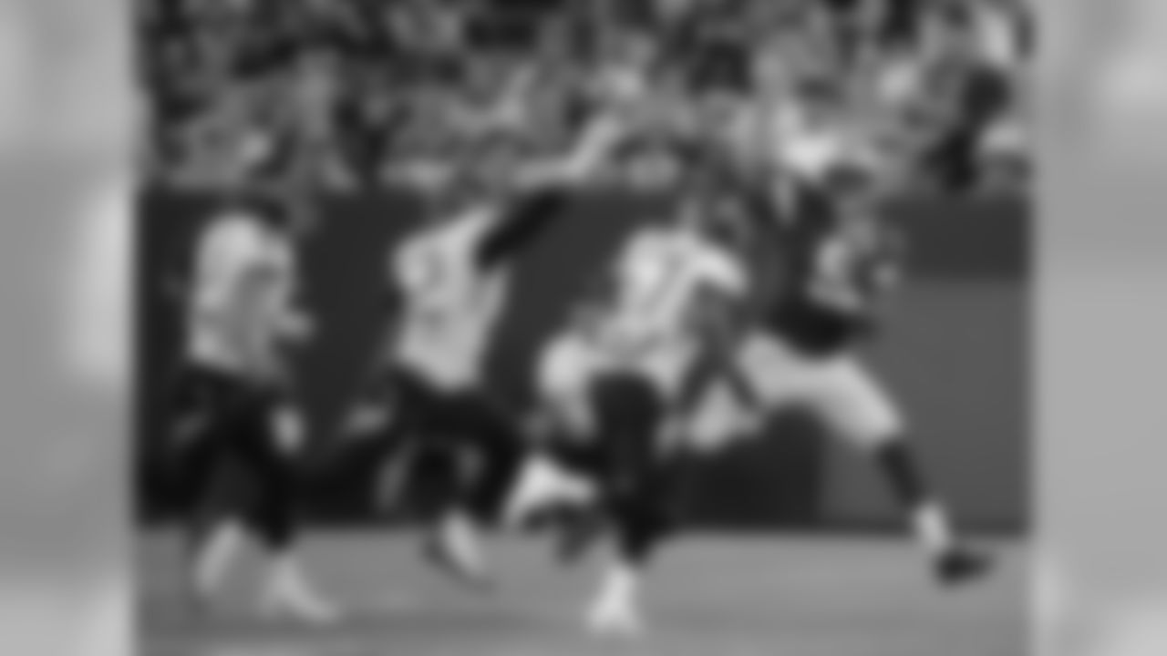 Green Bay Packers' DeShone Kizer throws during the first half of a preseason NFL football game against the Tennessee Titans Thursday, Aug. 9, 2018, in Green Bay, Wis. (AP Photo/Mike Roemer)