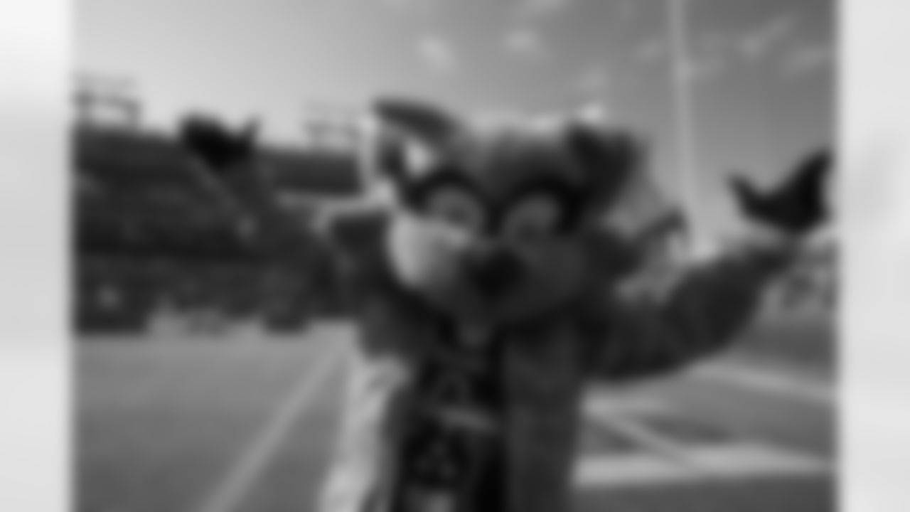 military2018titans60526