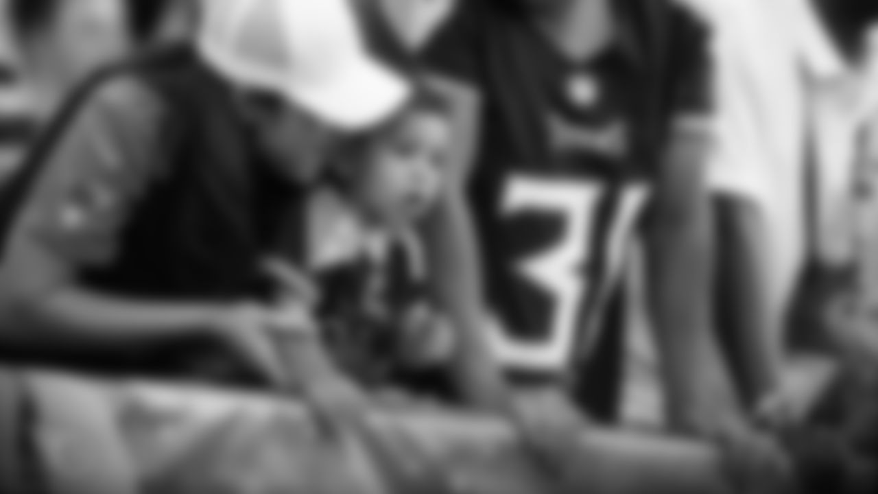 NASHVILLE, TN - OCTOBER 20, 2019 - Young Fan during the game between the Tennessee Titans and the Los Angeles Chargers at Nissan Stadium in Nashville, TN. Photo By Caleb Jones/Tennessee Titans