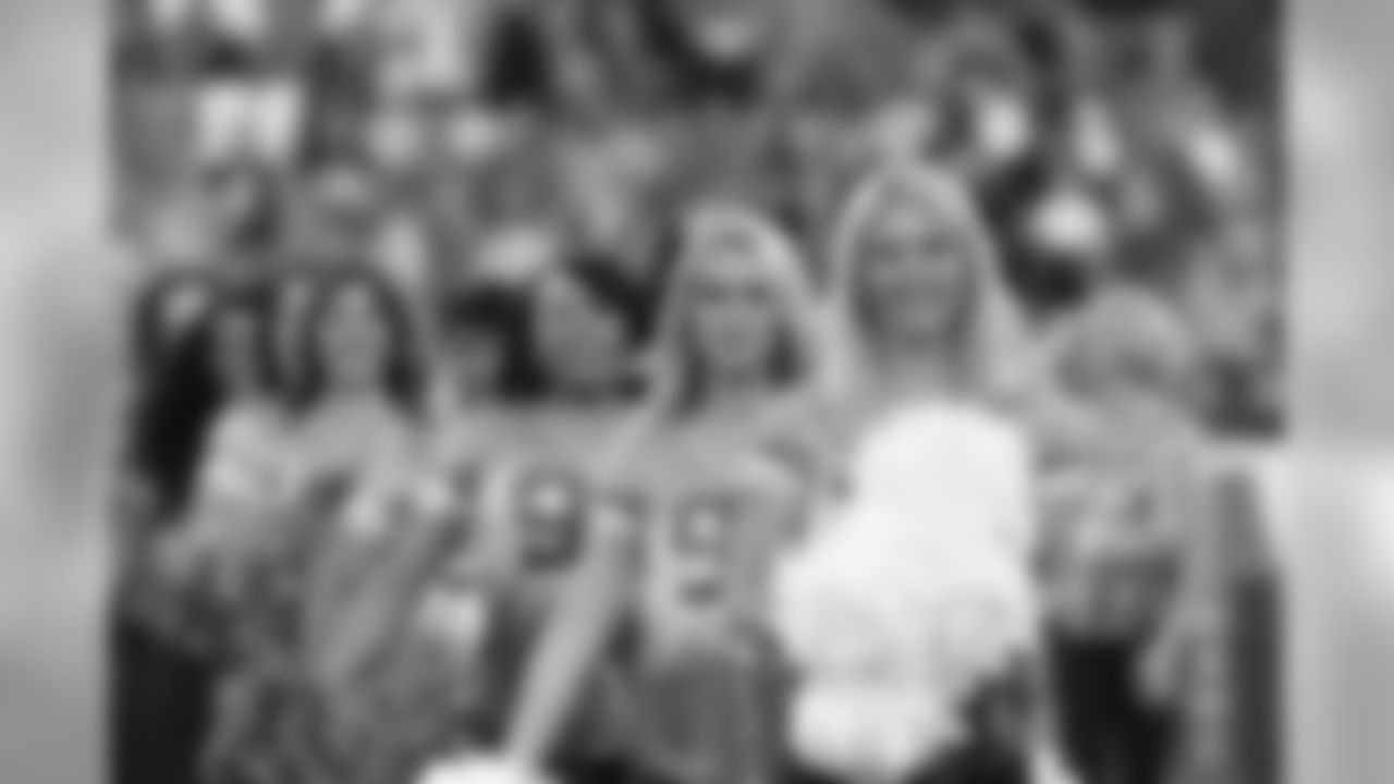 titans2018jets-cheer363409