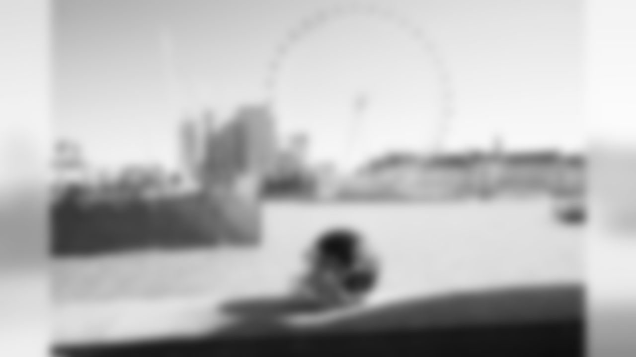 titans2018london-helmet55428