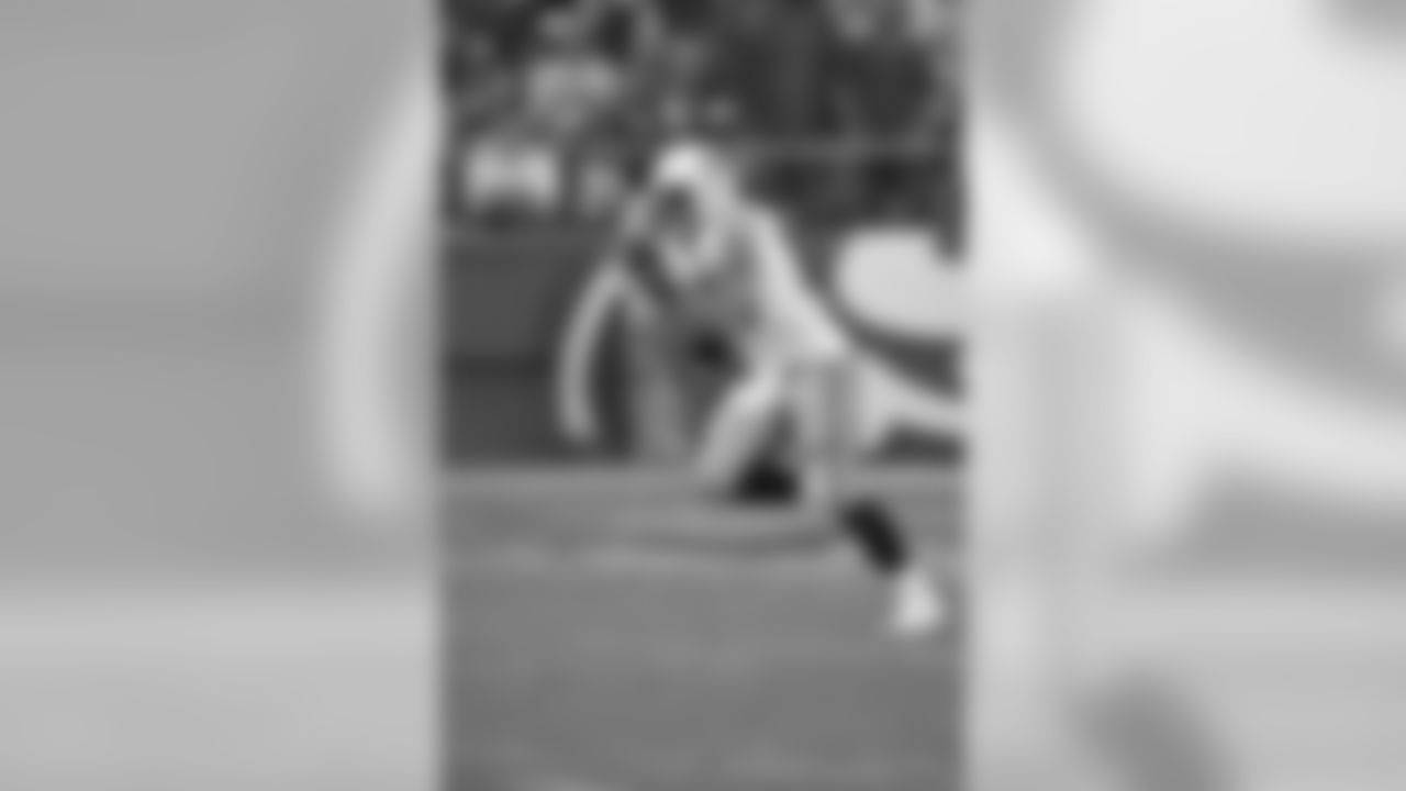 The Tennessee Titans improved to 2-6 with a 34-27 victory against the San Francisco 49ers at Candlestick Park on Sunday, Nov. 8, 2009.