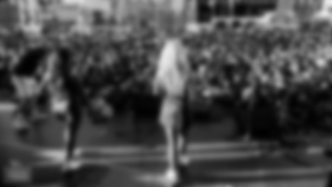 Titans Cheerleaders and T-Rac at 901 Day Party on the Plaza on Thursday September, 1st 2022 in Memphis, Tn (Justin Ford/Tennessee Titans)