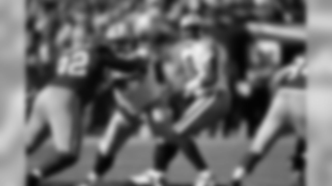 The Tennessee Titans improved to 2-6 with a 34-27 victory against the San Francisco 49ers at Candlestick Park on Sunday, Nov. 8, 2009.