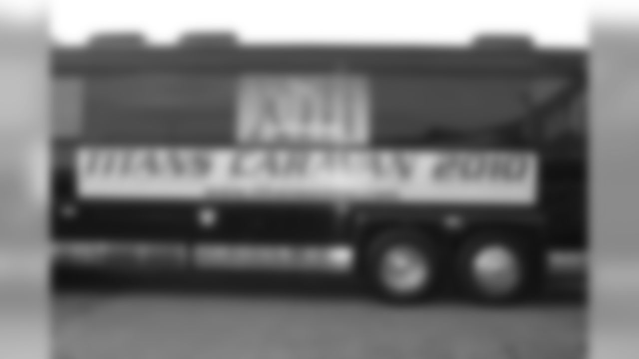 DT William Hayes kicked off Tuesday's Caravan as the bus traveling Titans players, staff and T-Rac made its way through Kentucky, including stops in Leitchfeild, Owensboro, Madisonville and Murray. CB Cortland Finnegan and s Michael Griffin joined Hayes in Paducah Tuesday evening.