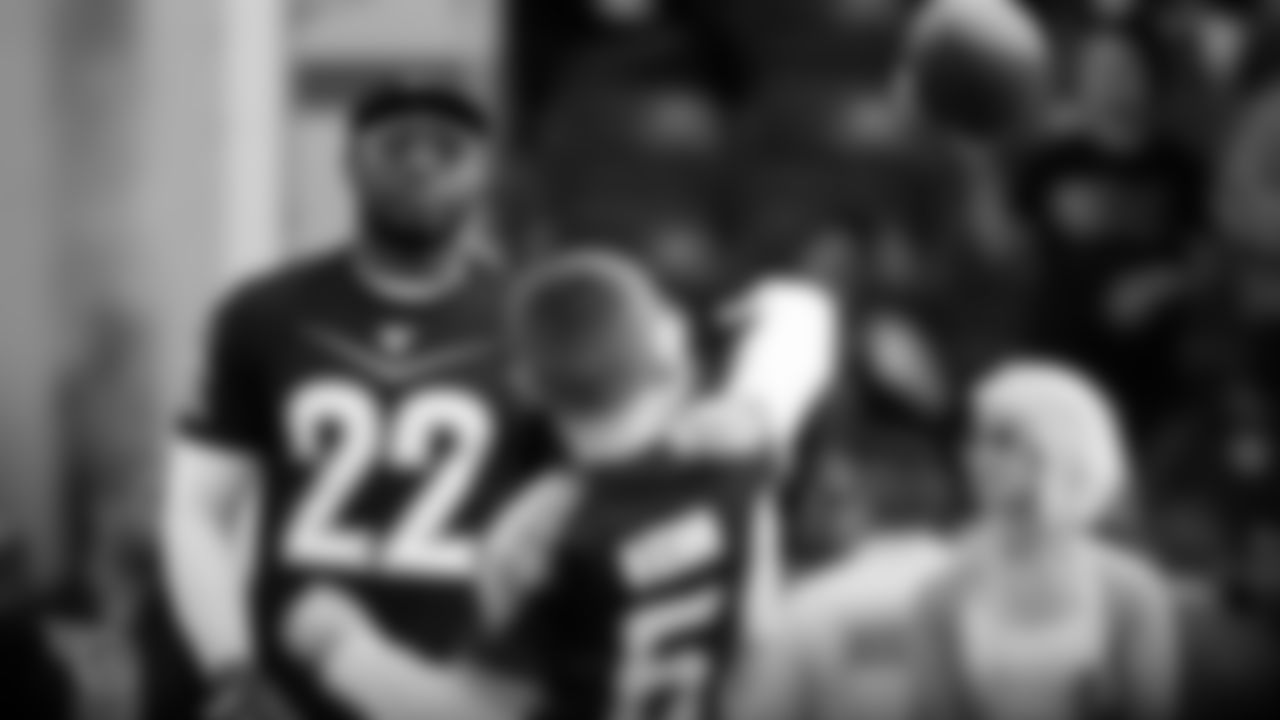 ORLANDO, FL - JANUARY 23, 2020 - Running back Derrick Henry #22 of the Tennessee Titans and Punter Brett Kern #6 of the Tennessee Titans son at the 2020 NFL Pro Bowl. Photo By Donald Page/Tennessee Titans