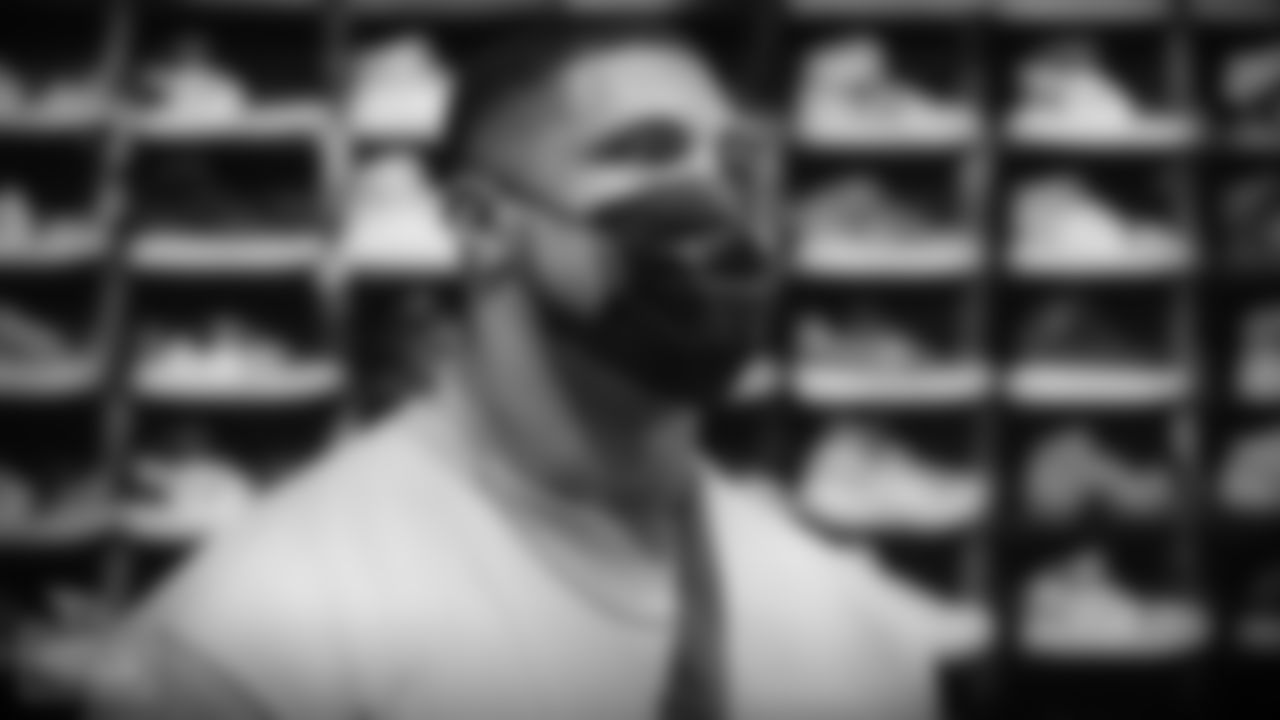 LOS ANGELES, CA - MAY 15, 2021 - Guard Rodger Saffold III #76 of the Tennessee Titans spends an off day shopping at Cool Kicks LA. Photo By Donald Page/Tennessee Titans