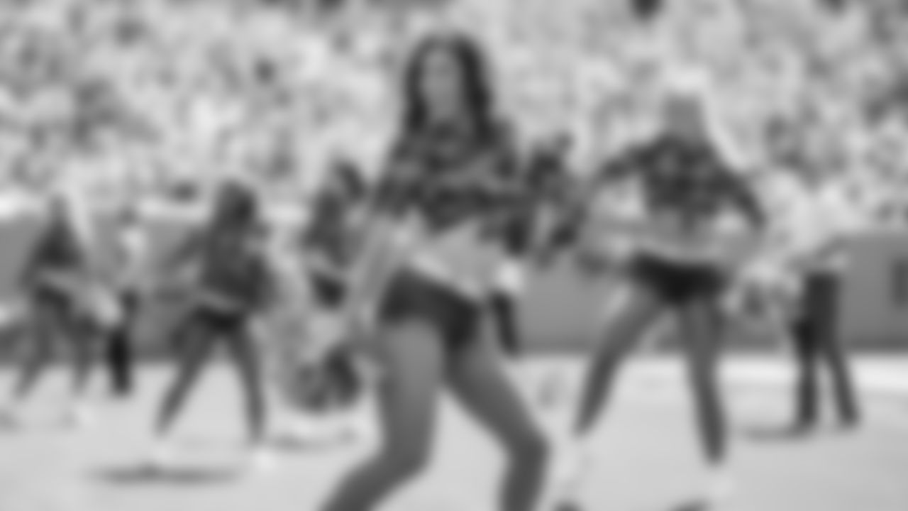 Tennessee Titans Cheerleaders during the game between the Tennessee Titans and the Las Angeles Chargers at Nissan Stadium on September 17, 2023 in Nashville, TN. Photo By Kaitlyn Hungerford/Tennessee Titans