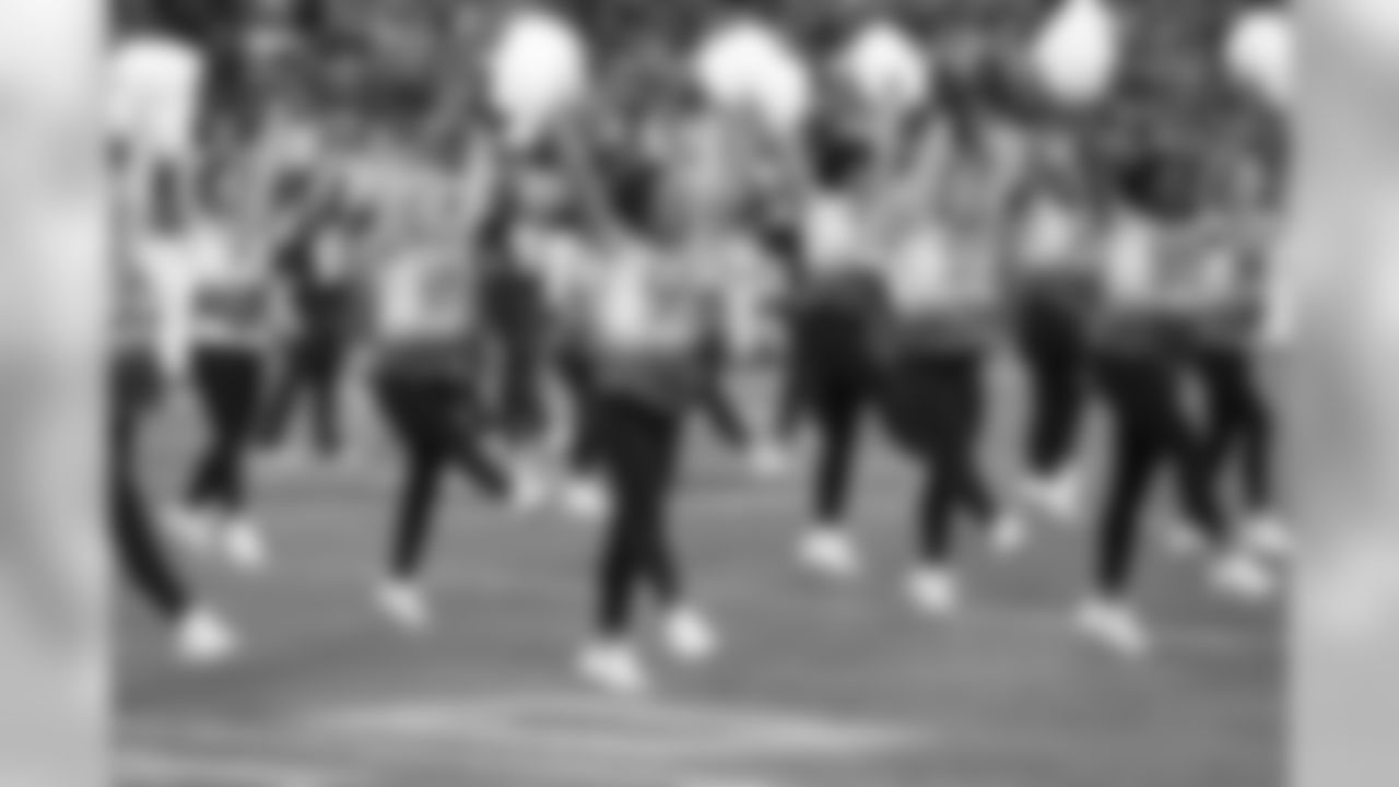 titans2018jets-cheer363415
