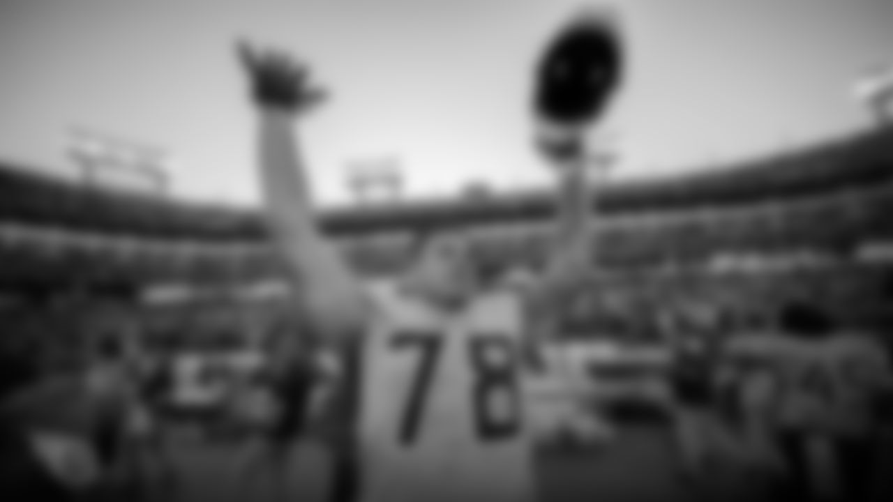 NASHVILLE, TN - NOVEMBER 10, 2019 - Tackle Jack Conklin #78 of the Tennessee Titans celebrates the Tennessee Titans win during the game between the Tennessee Titans and the Kansas City Chiefs at Nissan Stadium in Nashville, TN. Photo By Donald Page/Tennessee Titans