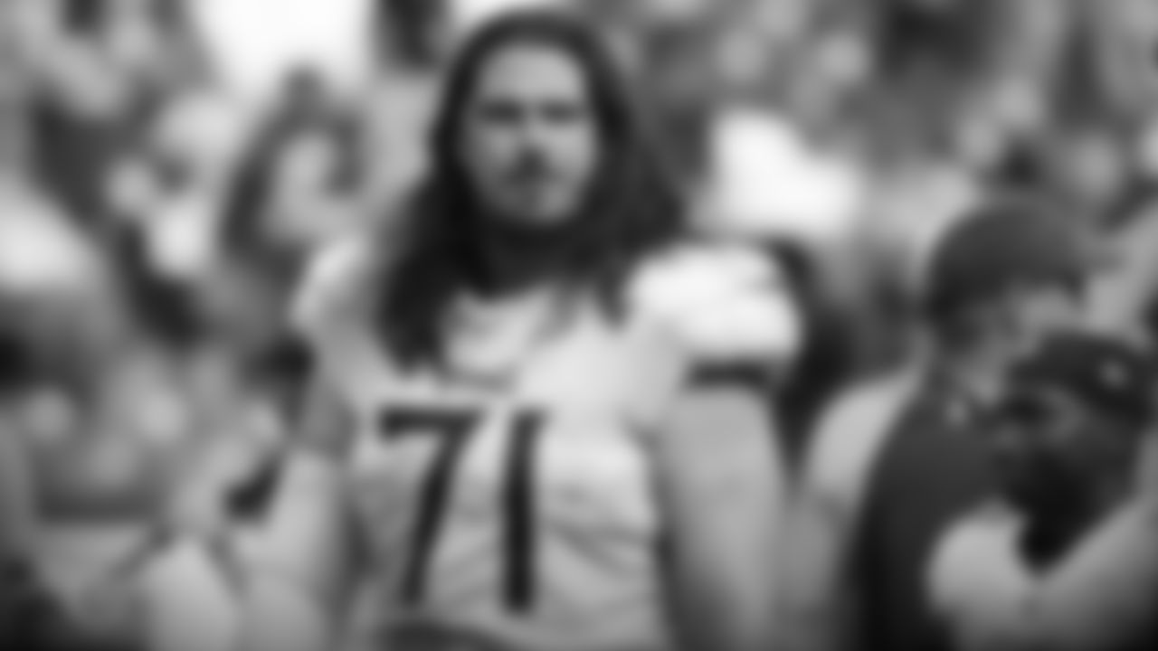 NASHVILLE, TN - September 15, 2019 - Tackle/guard Dennis Kelly #71 of the Tennessee Titans leaves the field after the game between the Tennessee Titans and the Indianapolis Colts at Nissan Stadium in Nashville, TN. Photo By Al Wagner/Tennessee Titans