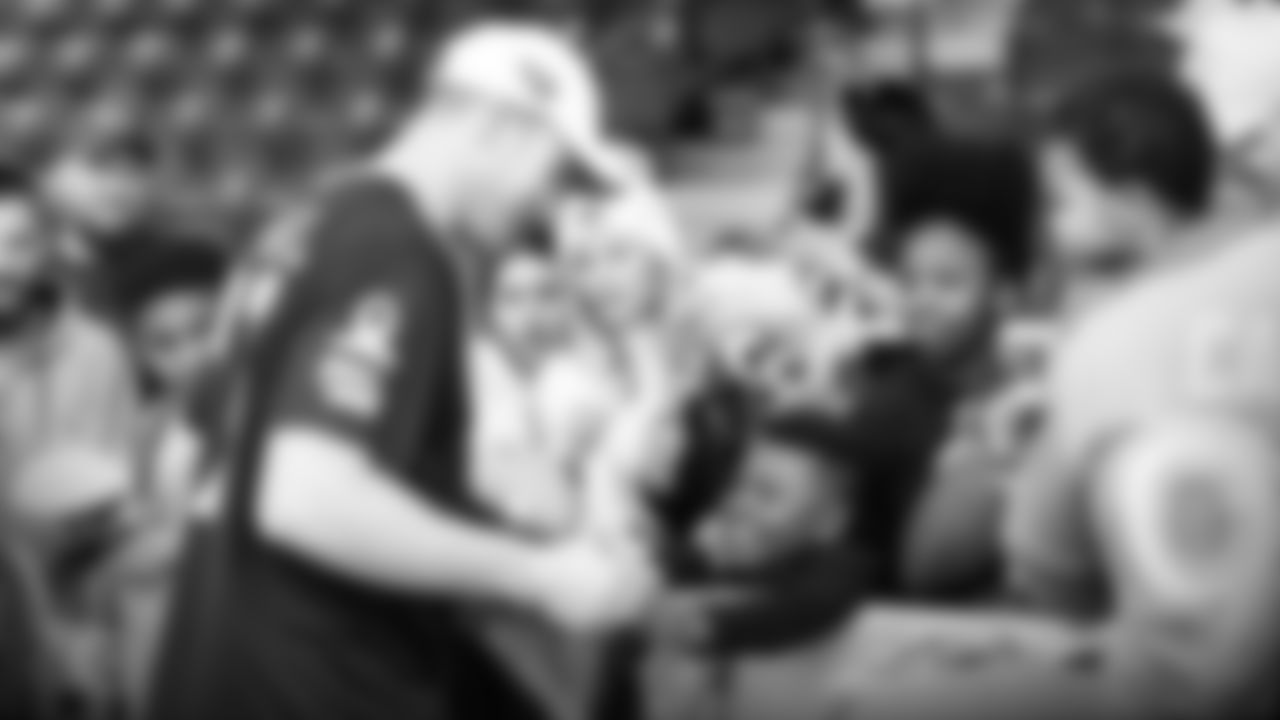 ORLANDO, FL - JANUARY 23, 2020 - Quarterback Ryan Tannehill #17 of the Tennessee Titans signing autographs for fans at the 2020 NFL Pro Bowl. Photo By Donald Page/Tennessee Titans