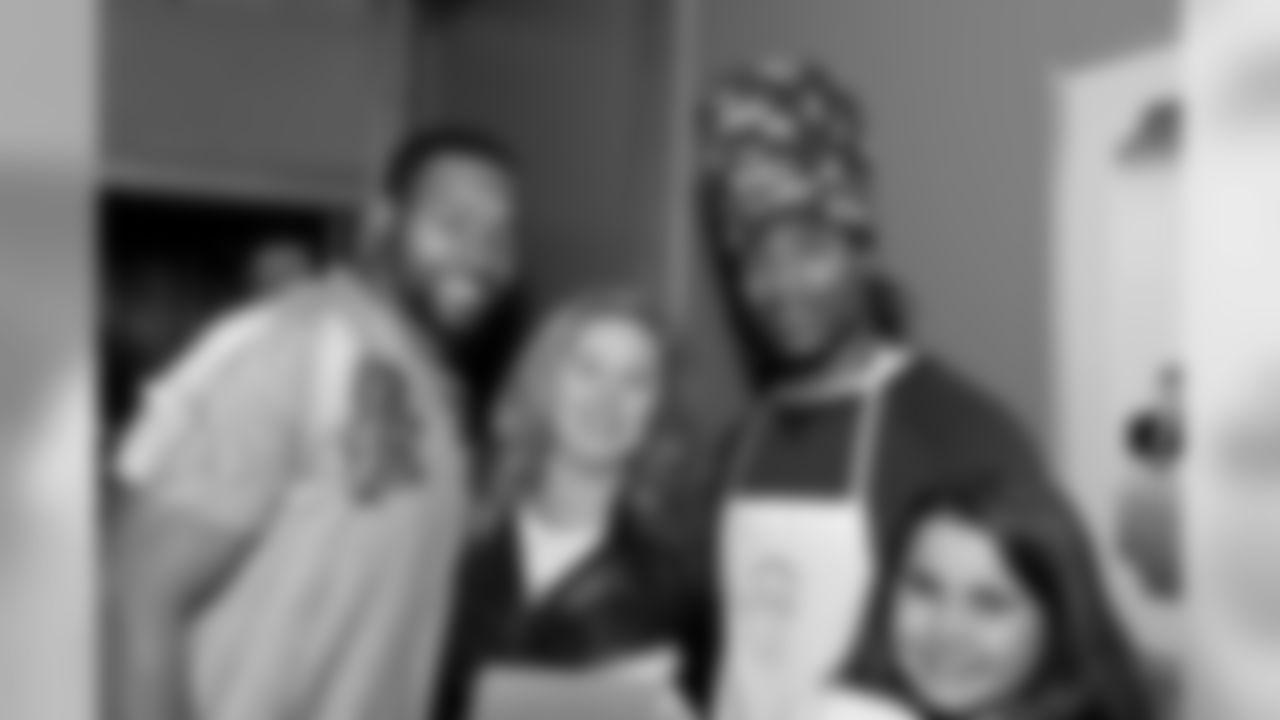 Tennessee Titans Safety Chris Hope and several of his teammates spent Monday evening behind the hibachi grills of Shogun Japanese Steakhouse, �cooking� up a good time for a sold out crowd of over 160 guests. The 2nd Annual �Night with the Secondary� charity event raised several thousand dollars for shoe charity Soles4Souls.