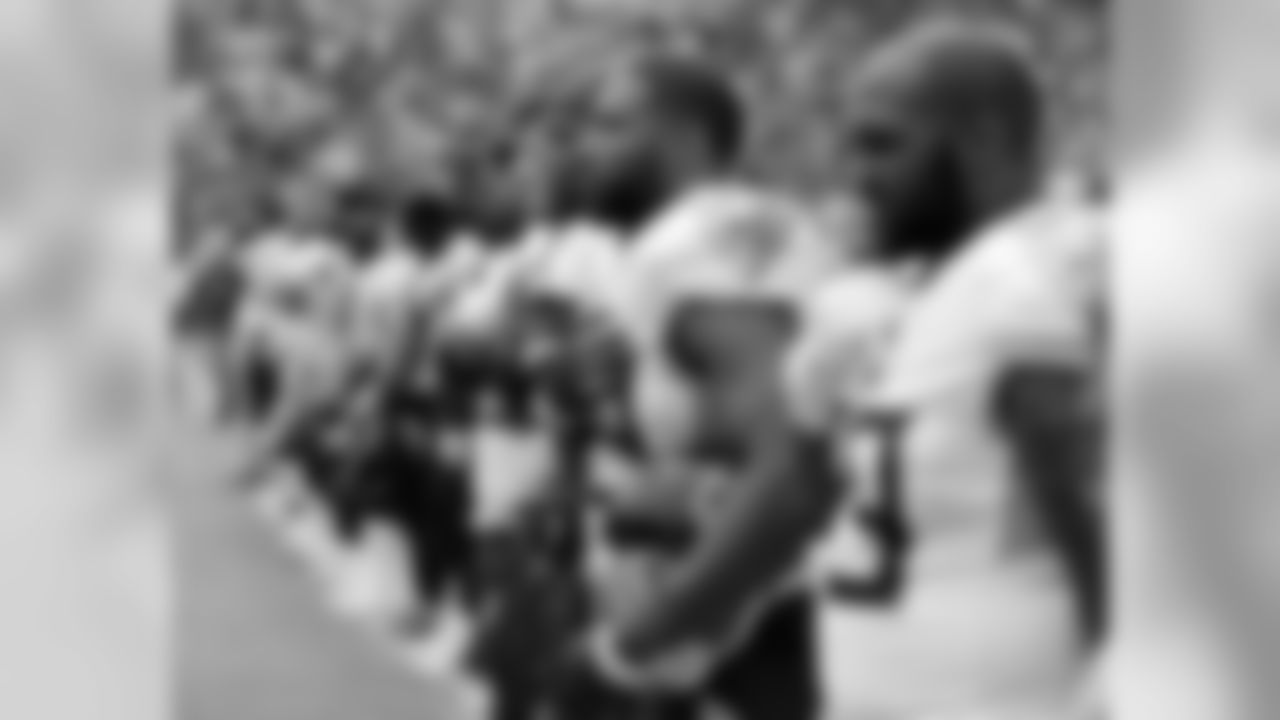 Tennessee Titans linebacker Wesley Woodyard (59) stands for the national anthem before an NFL football game against the Houston Texans Sunday, Sept. 16, 2018, in Nashville, Tenn. (AP Photo/James Kenney)