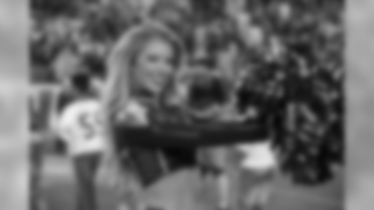 NASHVILLE, TN - AUGUST 25, 2019 - Tennessee Titans Cheerleaders during the preseason home game between the Pittsburgh Steelers and the Tennessee Titans at Nissan Stadium in Nashville, TN. Photo By Kayla Schoen/Tennessee Titans