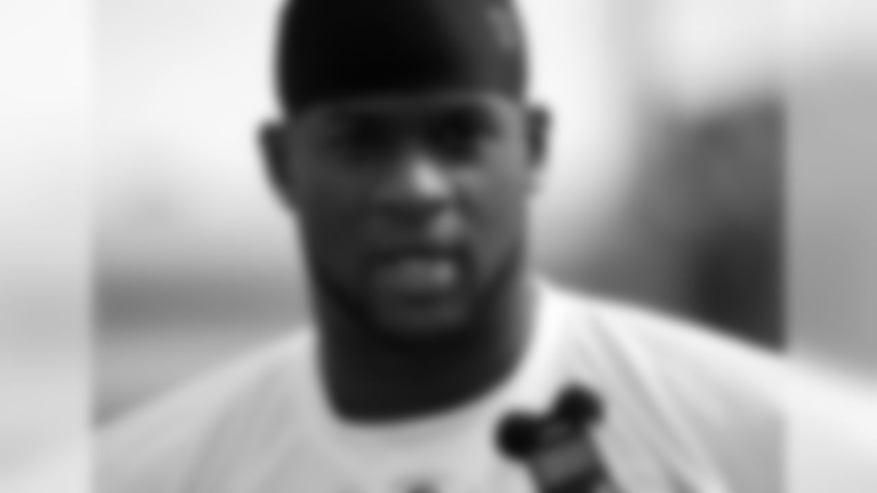 Tennessee Titans' quarterback Vince Young talks to the media after the AFC team practice session, in Fort Lauderdale, Fla. Thursday, Jan. 28, 2010, as the team prepares for the Pro Bowl NFL football game that will be played Sunday.(AP Photo/J Pat Carter)