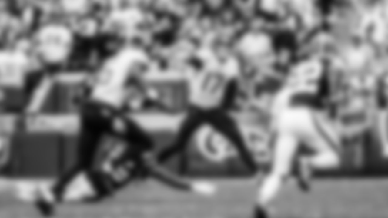 The game between the Tennessee Titans and the Cleveland Browns at the Cleveland Browns Stadium on September 24, 2023 in Cleveland, OH. Photo By 102032000028\ /Tennessee Titans