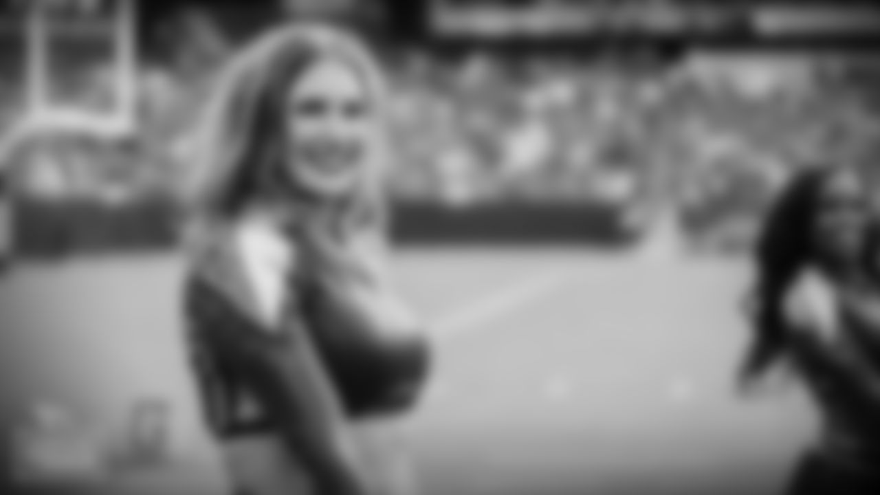 Titans Cheerleaders during the preseason game between the Tennessee Titans and the Chicago Bears at Nissan Stadium on August 28, 2021 in Nashville, TN. Photo By Lakin Householder/Tennessee Titans