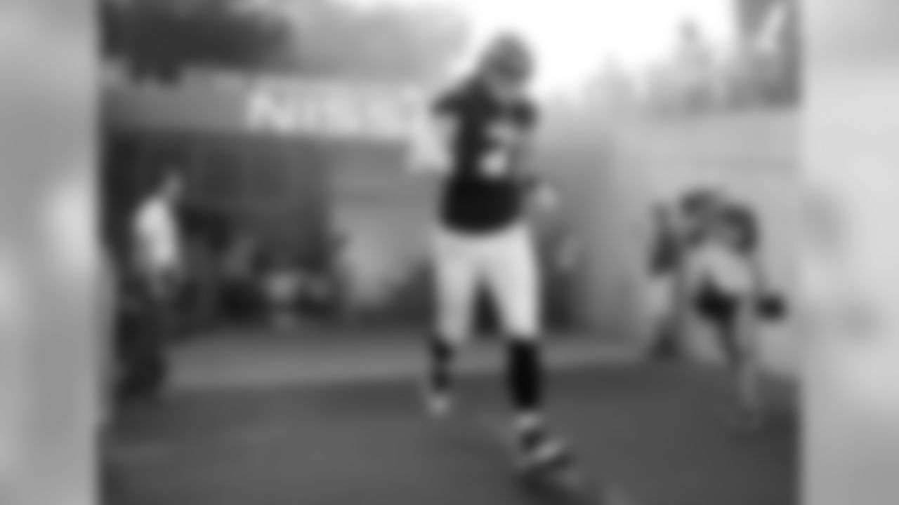 Tennessee Titans offensive tackle Dennis Kelly (71) takes the field before a preseason NFL football game against the Tampa Bay Buccaneers Saturday, Aug. 18, 2018, in Nashville, Tenn. (AP Photo/James Kenney)