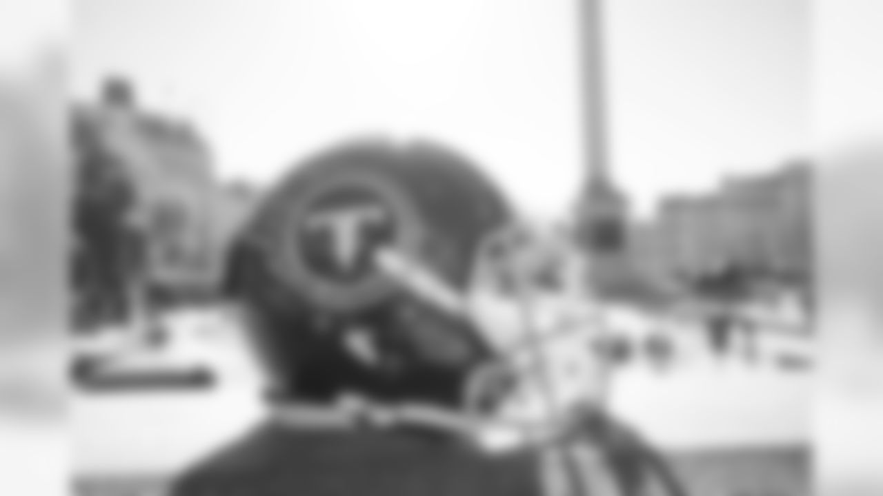 titans2018london-helmet55425